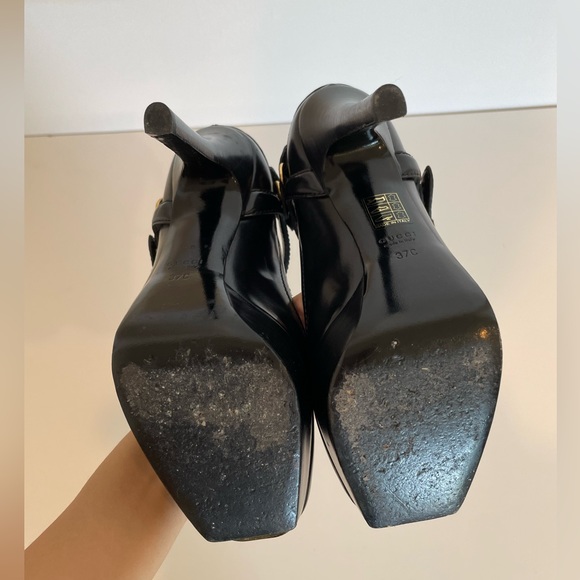 Gucci Black Pumps with Chunky Gold Accents - Size US 7 - Picture 10 of 10